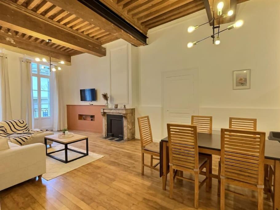 "Boheme Chic" De Miss K Apartment Macon Bagian luar foto